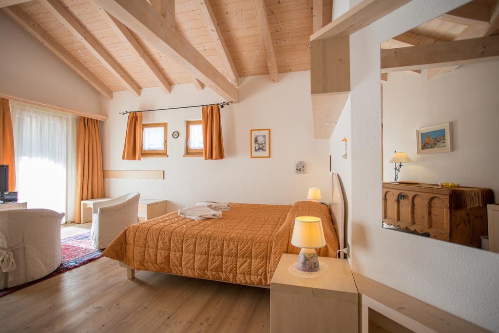 Castelir Suite Hotel Panchià Zimmer foto