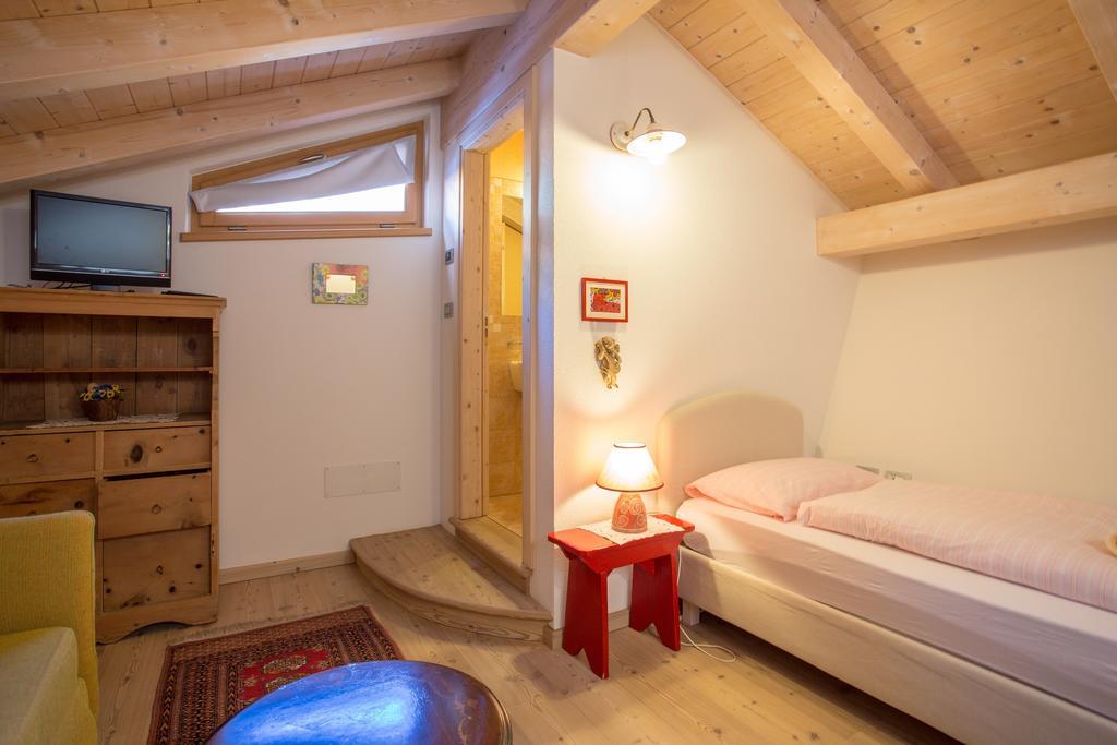 Castelir Suite Hotel Panchià Zimmer foto